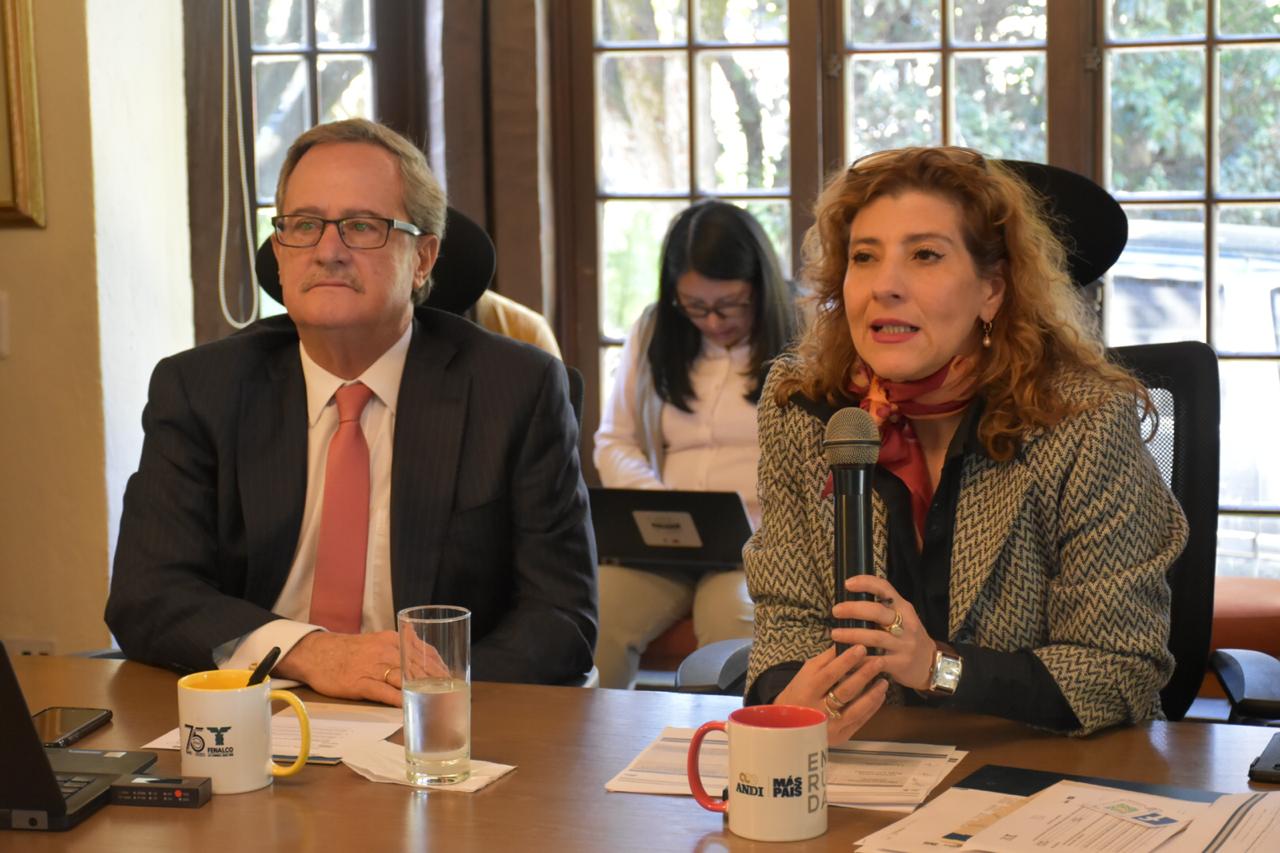 Rueda de prensa automotriz